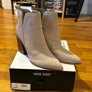 Nine West Birds booties in taupe size 8M - NWT in original packaging
